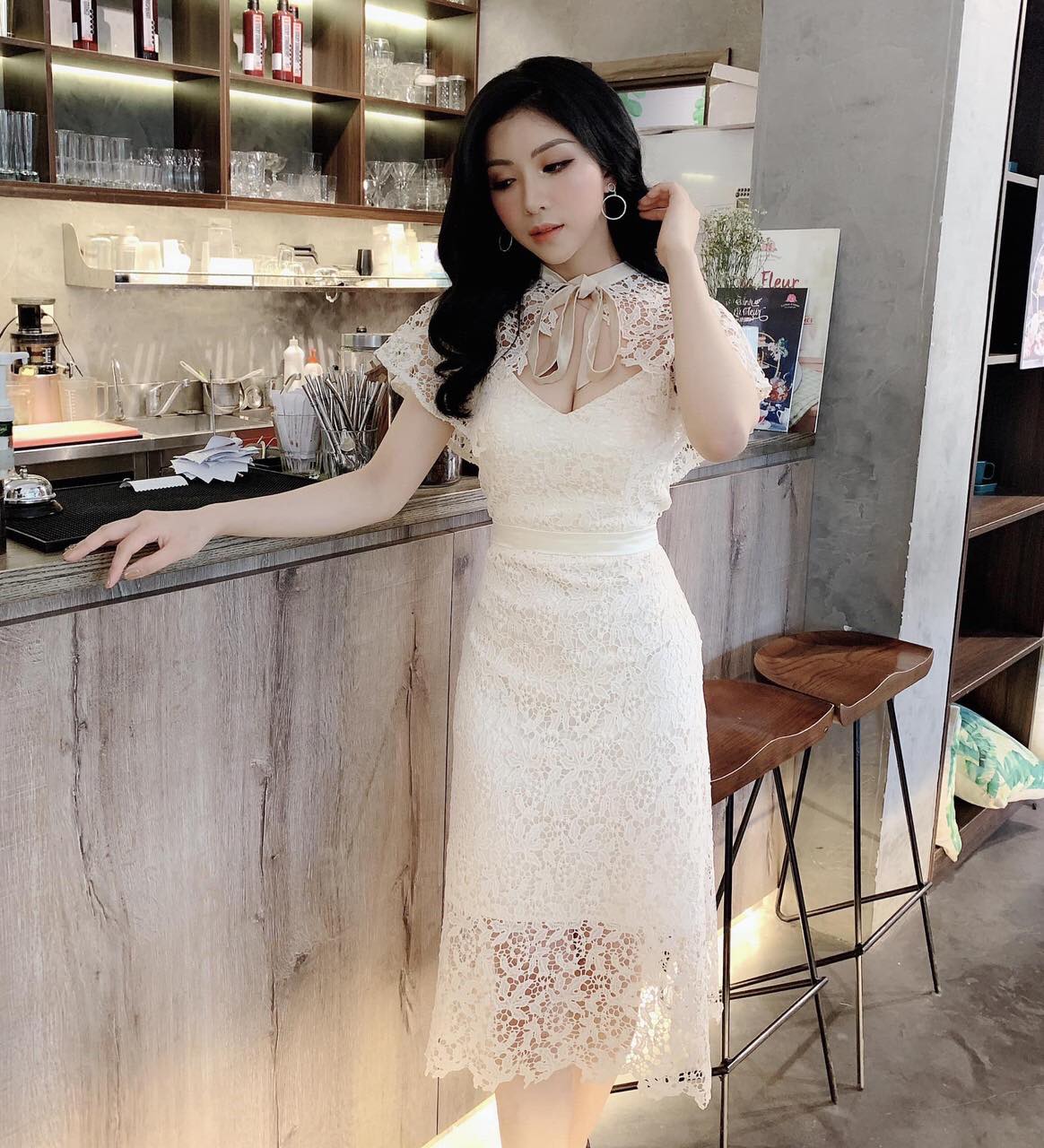 Những sao Việt sexy hơn với váy ren xuyên thấu
