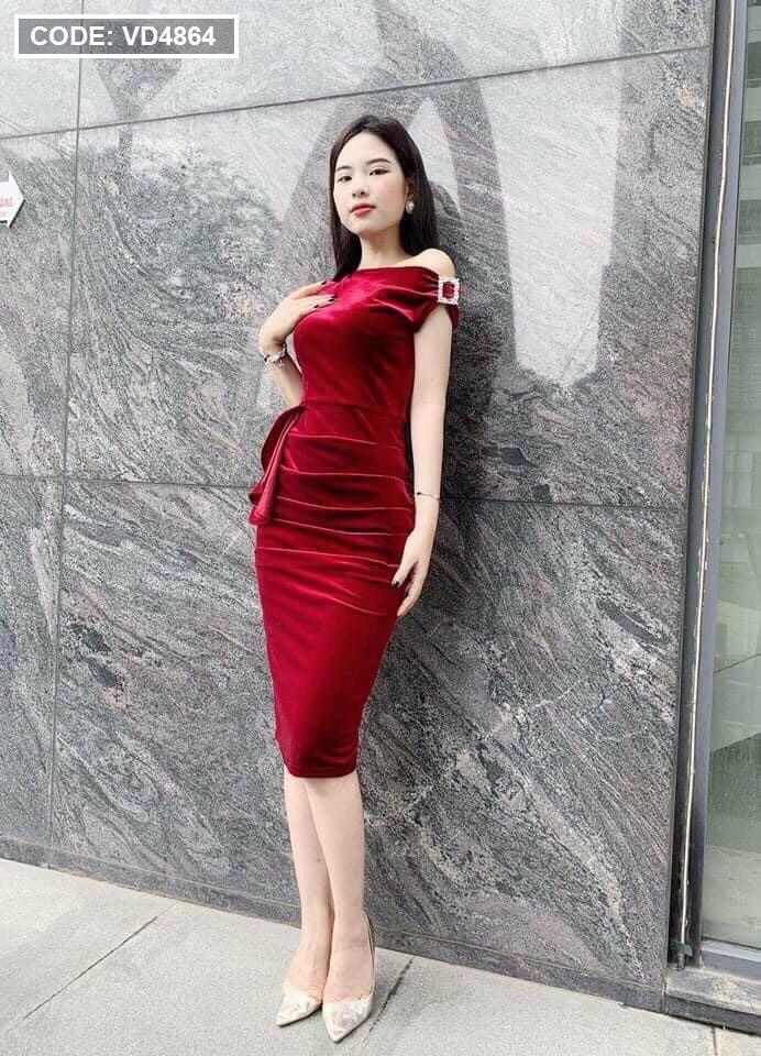 Đầm body đỏ vải nhung trễ vai xẻ đùi  Bán sỉ thời trang mỹ phẩm