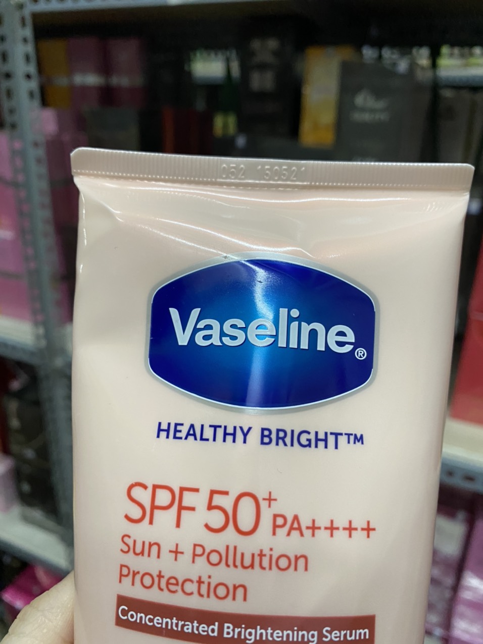 Sữa dưỡng thể dưỡng da sáng khỏe Vaseline 50x chống nắng cơ thể SPF50 320ml Thái Lan - 8851932388115
