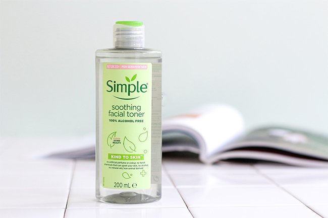 Nước hoa hồng Simple Kind to Skin Soothing Facial Toner 200ml chính hãng - 5011451103856