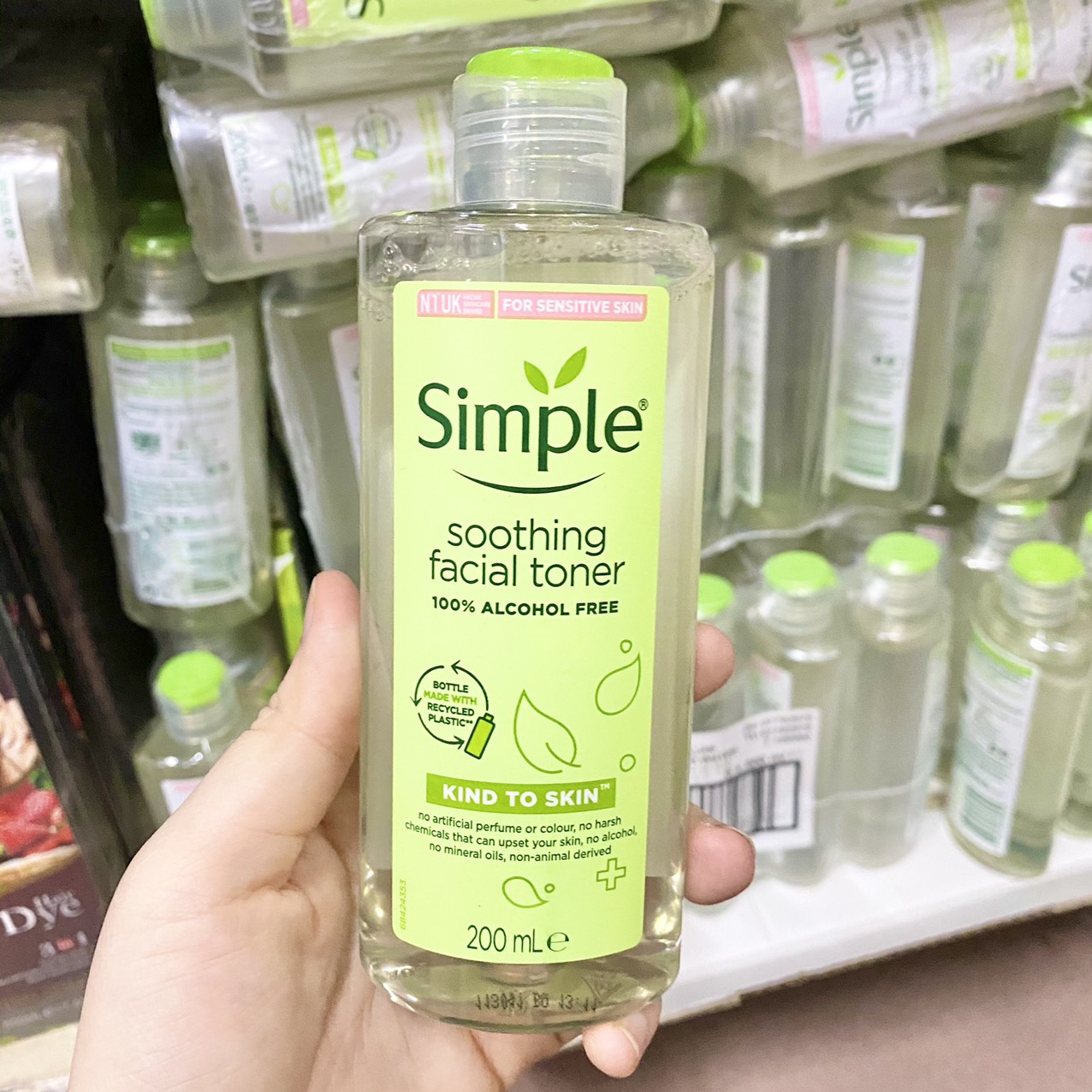 Nước hoa hồng Simple Kind to Skin Soothing Facial Toner 200ml chính hãng - 5011451103856