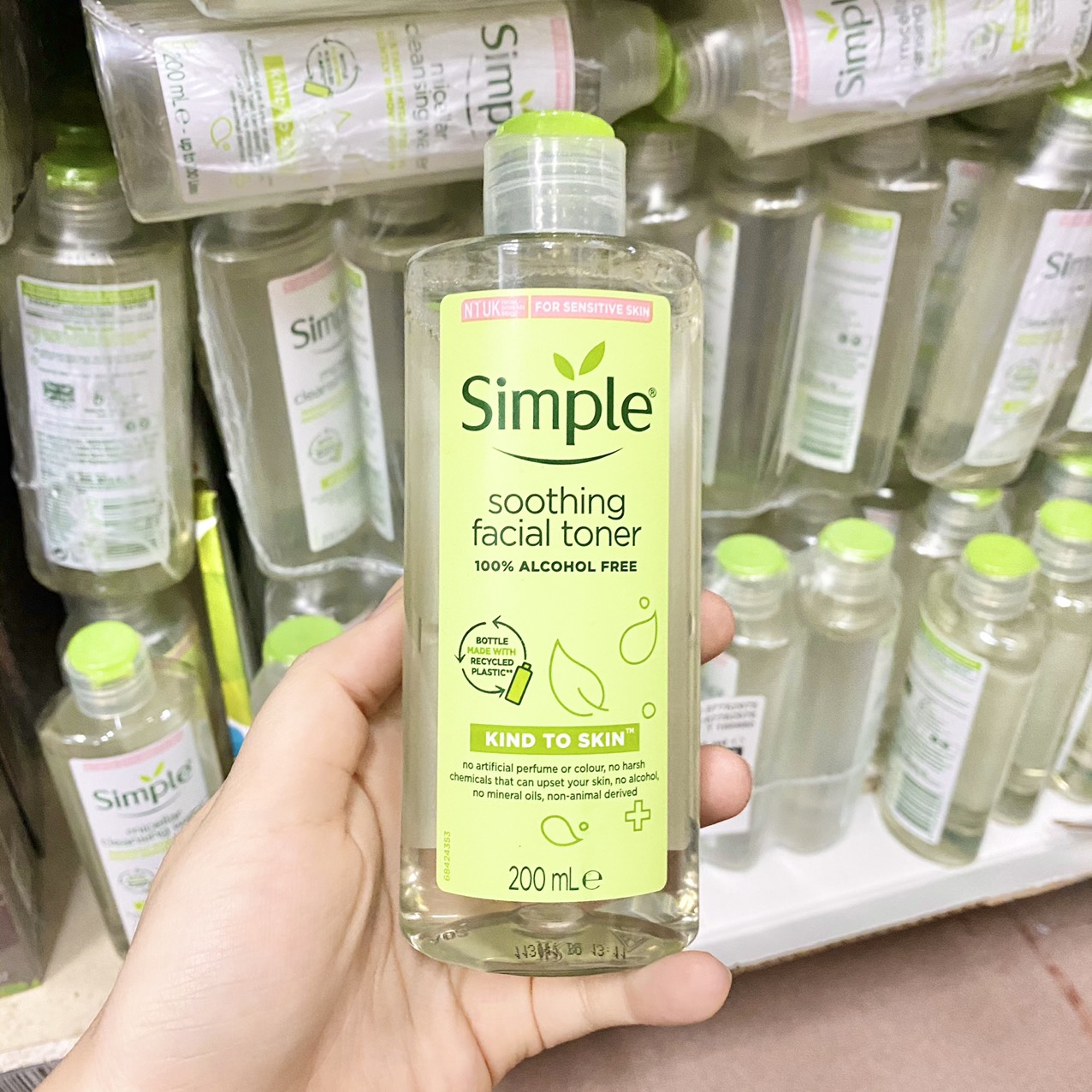 Nước hoa hồng Simple Kind to Skin Soothing Facial Toner 200ml chính hãng - 5011451103856