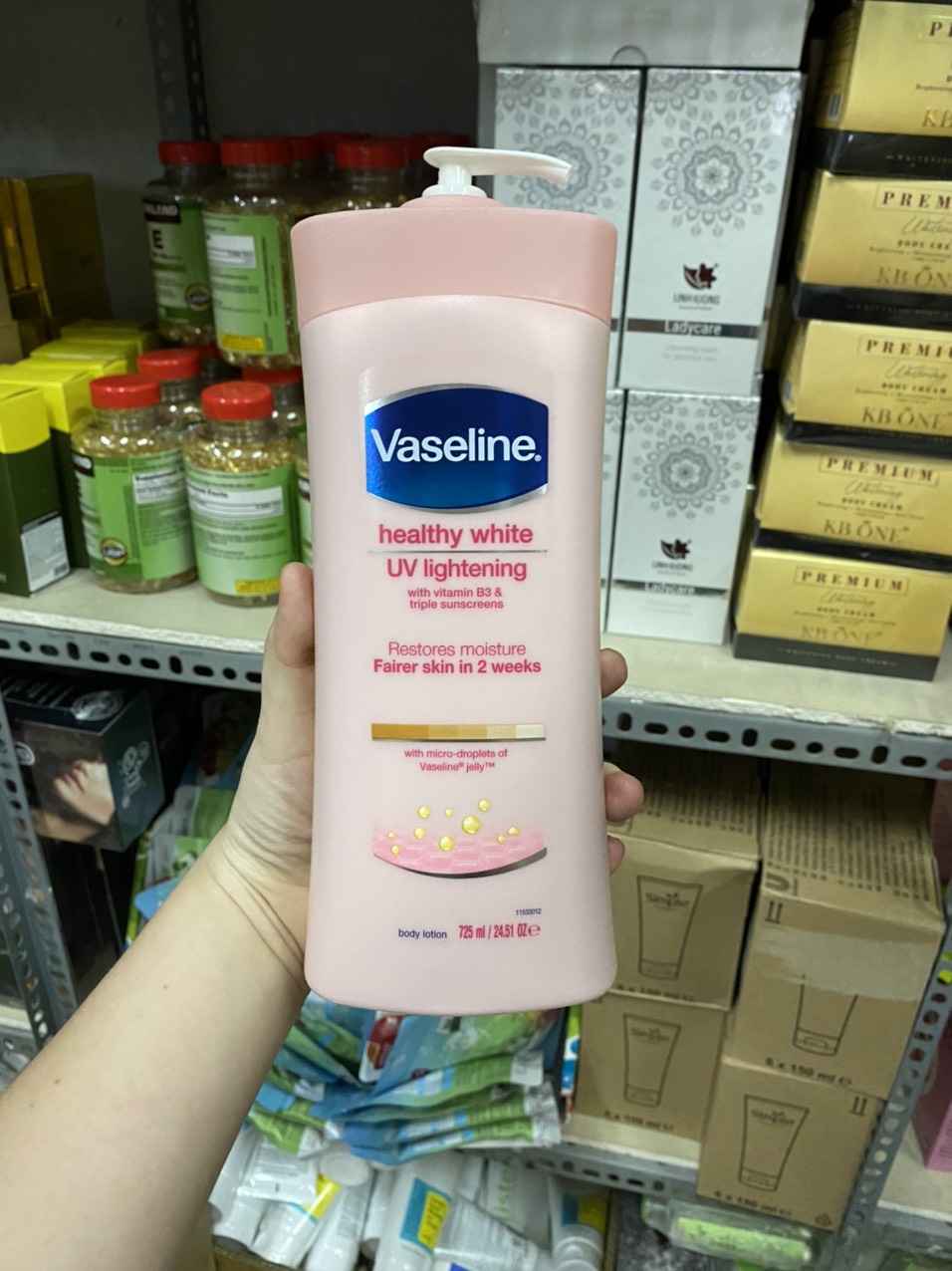 Sữa dưỡng thể trắng da Vaseline Healthy White 750ml Chính hãng - 8901030667428
