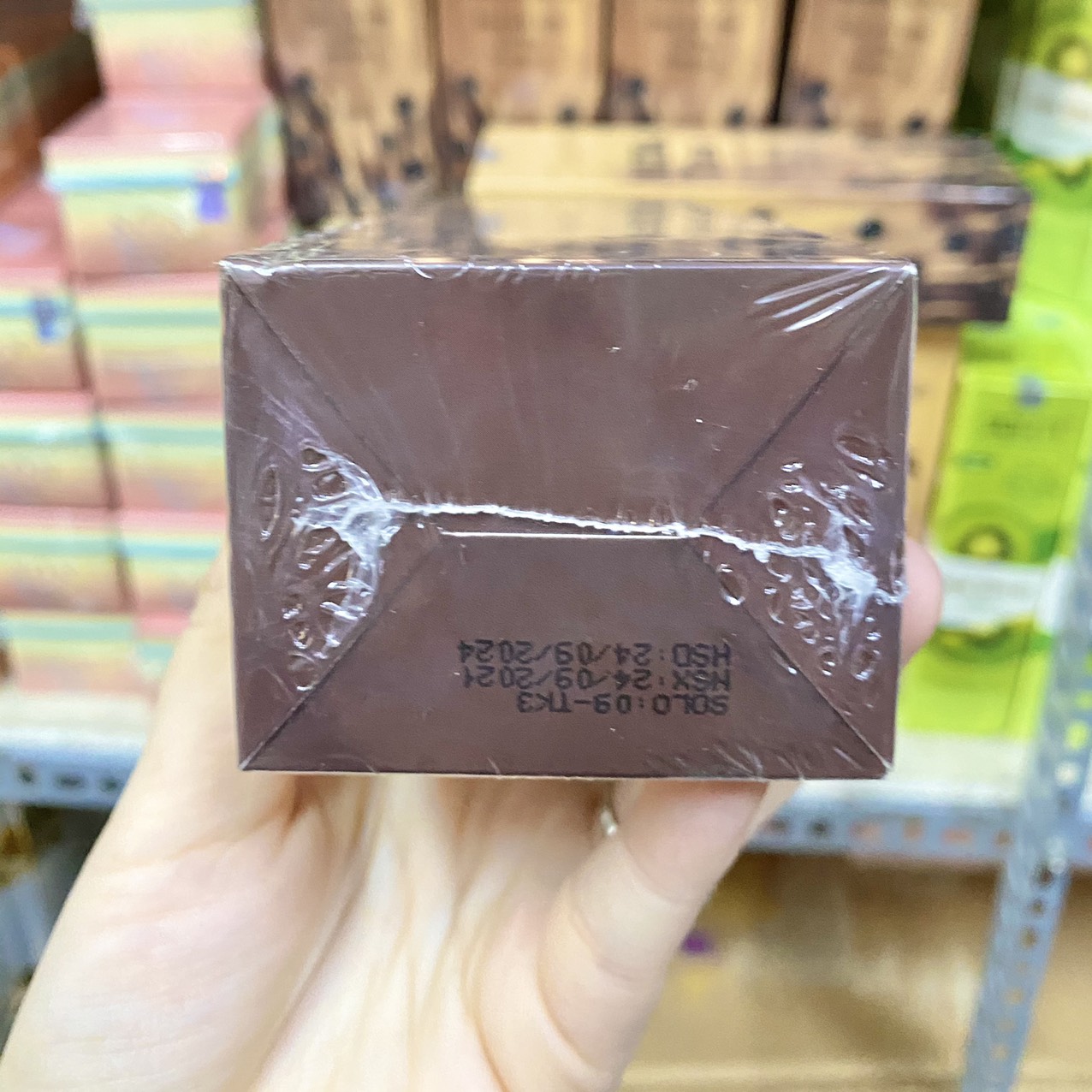 Tẩy tế bào chết Milk Tea Organic Scrub Queenie Skin chính hãng 14 Tẩy tế bào chết Milk Tea Organic Scrub Queenie Skin chính hãng