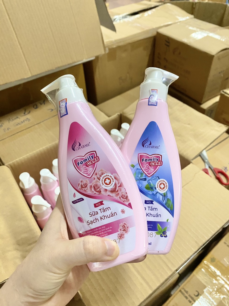 Combo 2 chai sữa tắm Charme Family Care 2 Combo 2 chai sữa tắm Charme Family Care