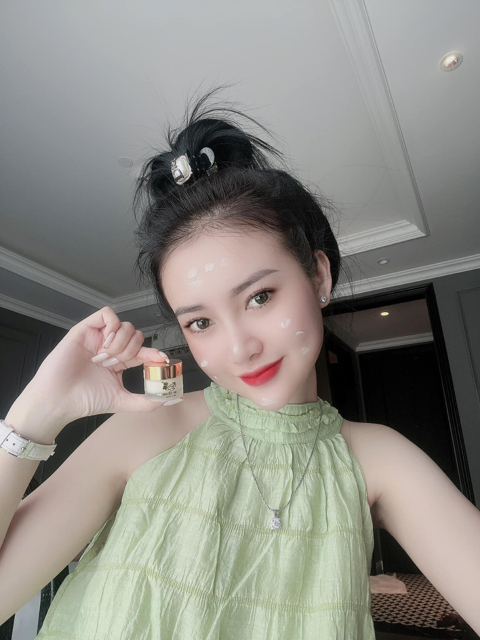 18878-335031805-593804506004370-420059621156583412-n-2.jpg Kem Face Queen Dưỡng Trắng Da Mặt Cao Cấp Fairy Cosmetics Phiên Bản Mini 10gr - 8936115877751