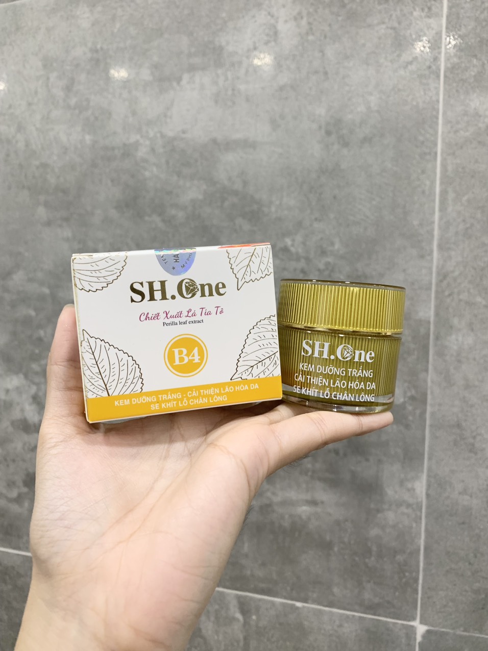 19887-z4432114953021-4eb51c3661b331f68d63e6049b4e216f-1.jpg Kem Face Dưỡng Trắng Chống Lão Hoá B4 SH One Vàng Chiết Xuất Lá Tía Tô - FACEVANGB4