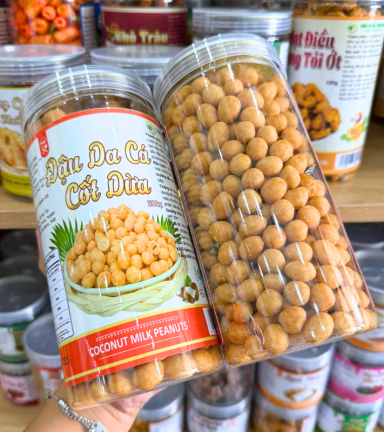 Đậu Phộng Da Cá Cốt Dừa Thơm Ngon 500g Hộp Pet - 8936208931407