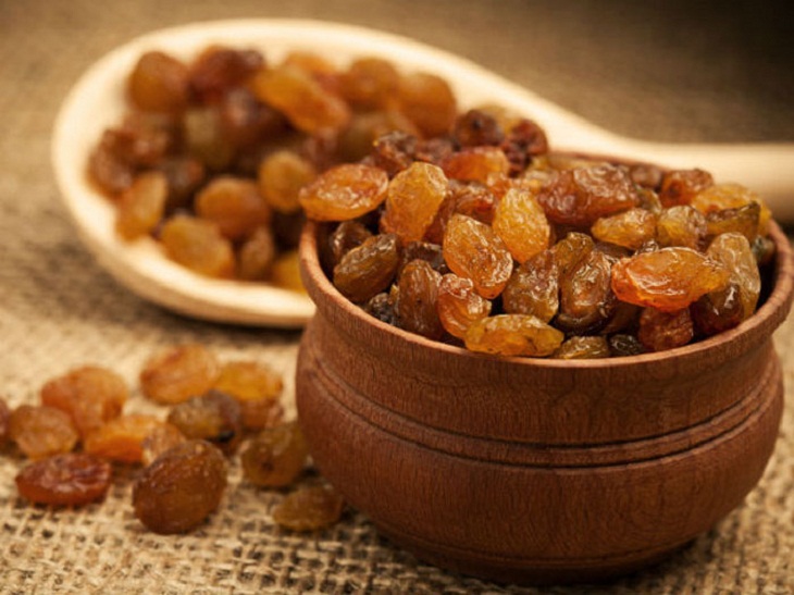 22837_cach-lam-mut-nho-kho-va-cach-lam-mut-nho-deo-ngot-thom-de-lam-cho-ngay-tet-4_20241111121107-3.jpg Hộp Nho Vàng Sun Khía 450G Hộp Quà Tết 2026 - NVHSK