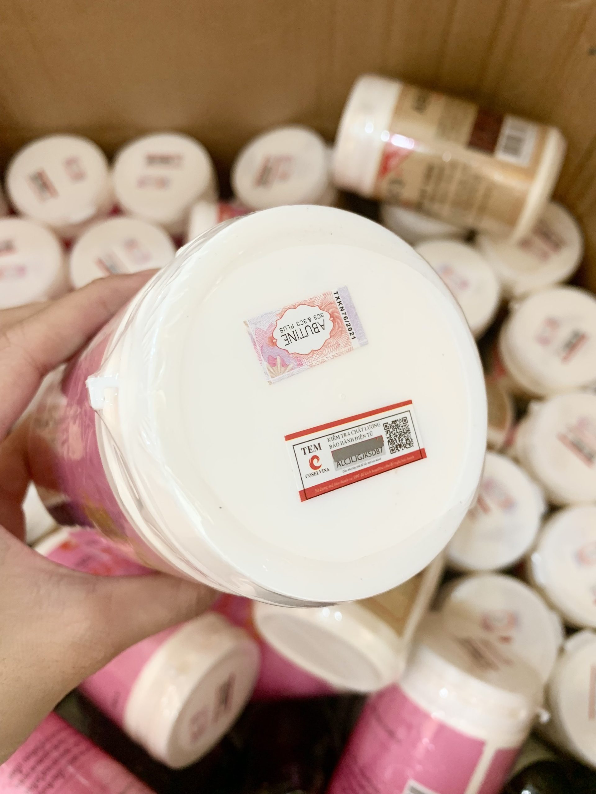 Kem Kích Trắng Abutine 500g Màu Hồng 4 Kem Kích Trắng Abutine 500g Màu Hồng