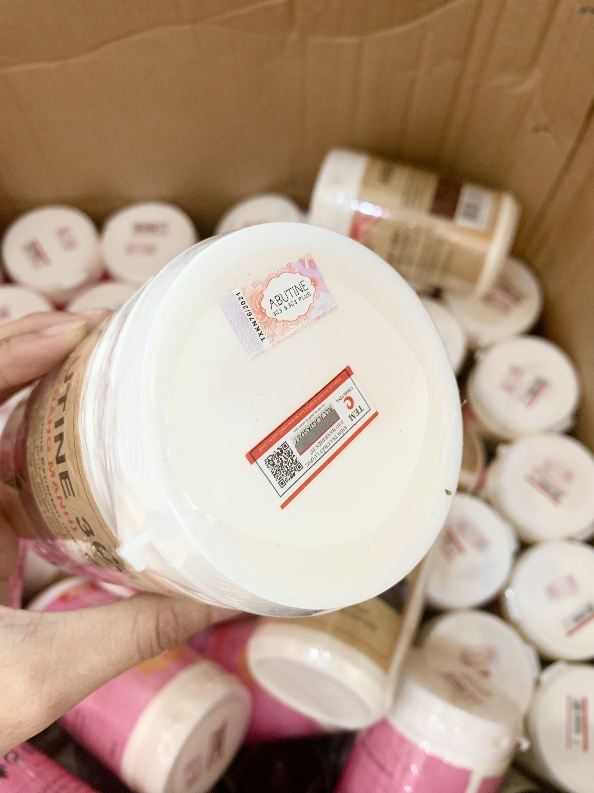 Chỗ sỉ kem Kích Trắng Abutine 3C3 Super White 500g 4 Chỗ sỉ kem Kích Trắng Abutine 3C3 Super White 500g