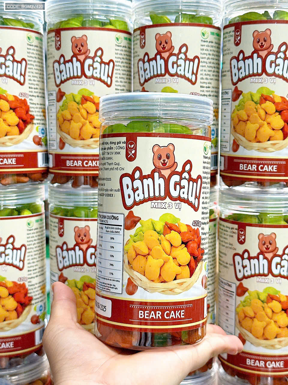 23449_z7208806708895-d66709aecdd55bde2863e45dae082a15_20251110152134.png Bánh Gấu Mix 3 Vị Thơm Ngon Hộp Pet 420g (Chùm Ngây- Socola - Truyền Thống) - BGM3V420