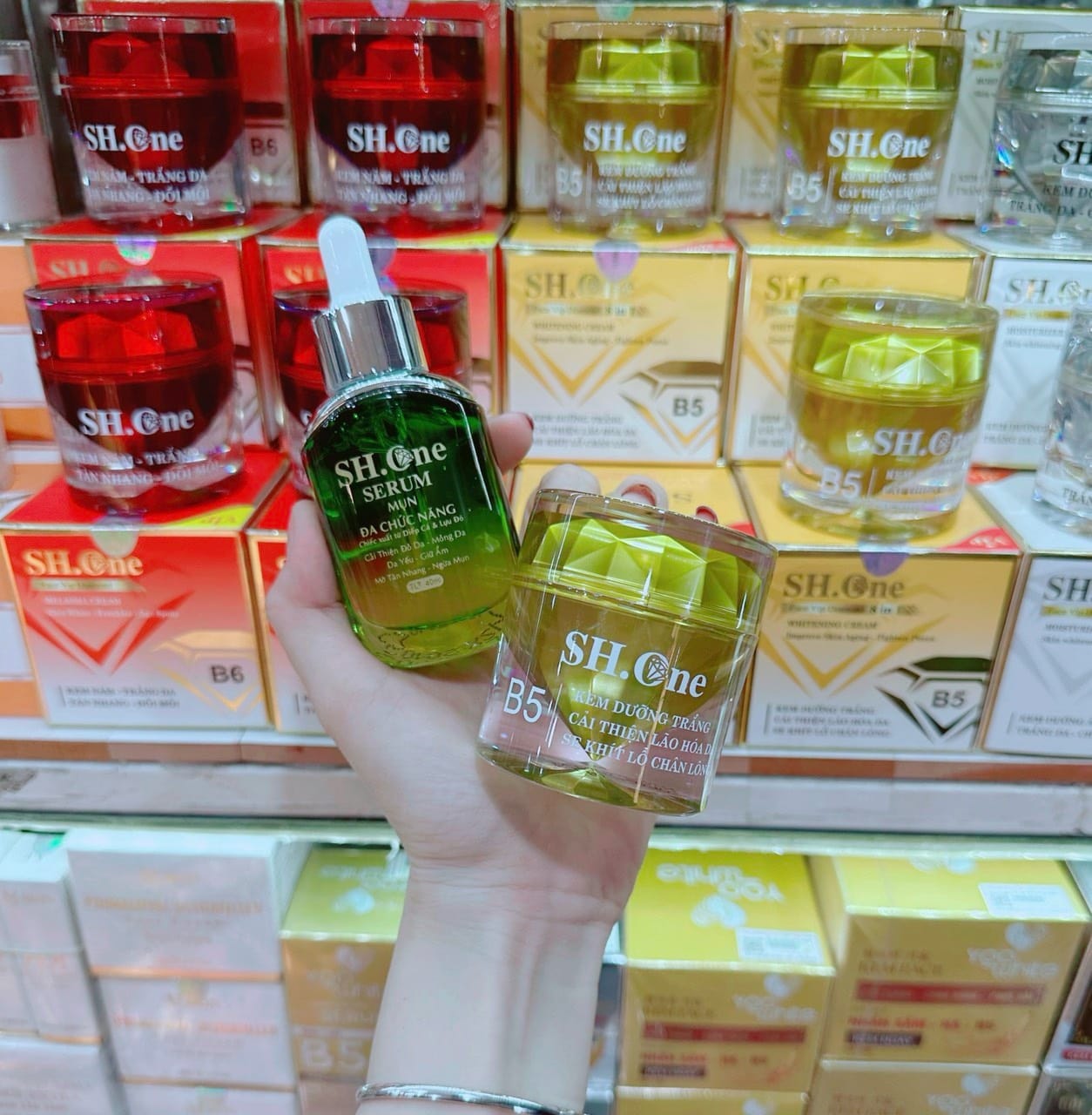 24159_436237398-3836682989895099-7395302933617381324-n_20240428174151-1.jpg Kem Face SH One B5 Màu Vàng Dưỡng Trắng Cải Thiện Lão Hoá Da - FACEVANGB5