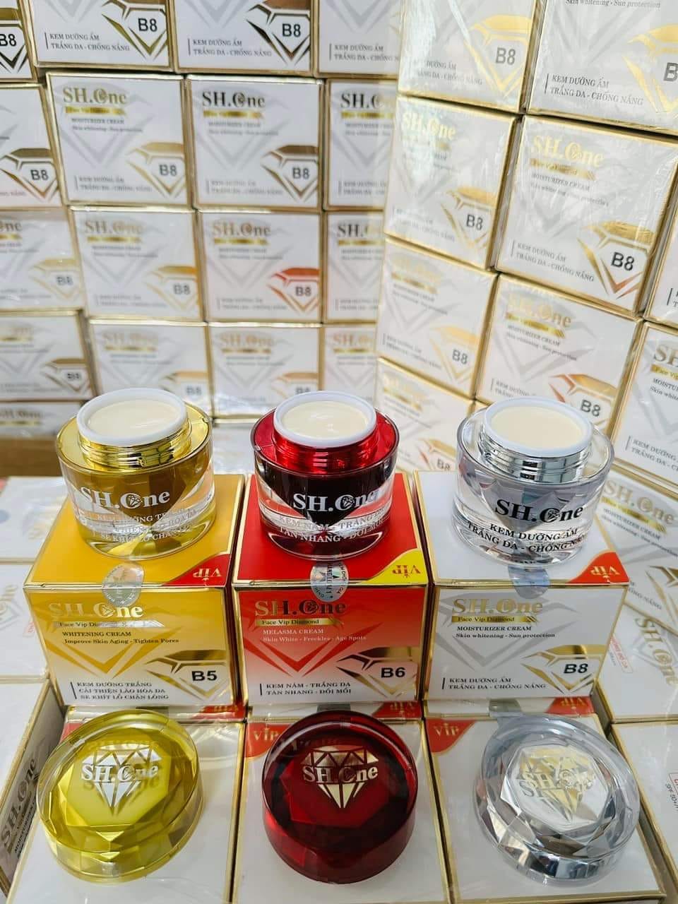 Shop sỉ kem Face SH One B8 Màu Trắng Dưỡng Ẩm Trắng Da 7 Shop sỉ kem Face SH One B8 Màu Trắng Dưỡng Ẩm Trắng Da