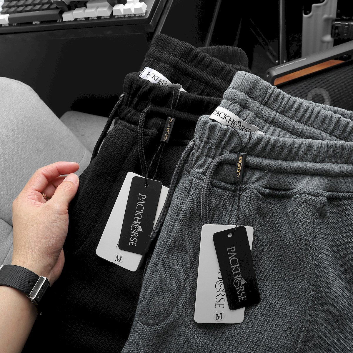 24250_z5425925798189-fd198b47e49f96fd87c8c2c5b71f8eb9_20240517174836-2.png Quần Short Thun Nam Viền Sọc Thêu Logo Chữ - QB430