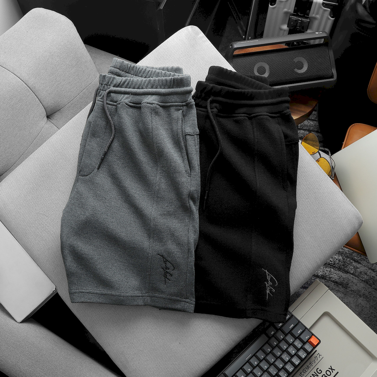 24250_z5425925802324-49ed6f3238e84f9effe5d88f2c47a0b0_20240517174837-2.png Quần Short Thun Nam Viền Sọc Thêu Logo Chữ - QB430