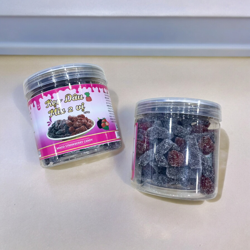 24298_z5445926347043-e0c00ba79104595a09c16882b21ff9de-photoroom_20240516144920-1.png Kẹo Dâu Mix 2 Vị Giá Sỉ 250g - 08936208931988