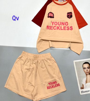 Đồ bộ quần đùi áo tay ngắn in chữ Young Reckless - DBO4686
