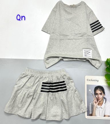 đồ bộ chân váy ngắn có quần áo tay ngắn in 4 sọc - DBO4813