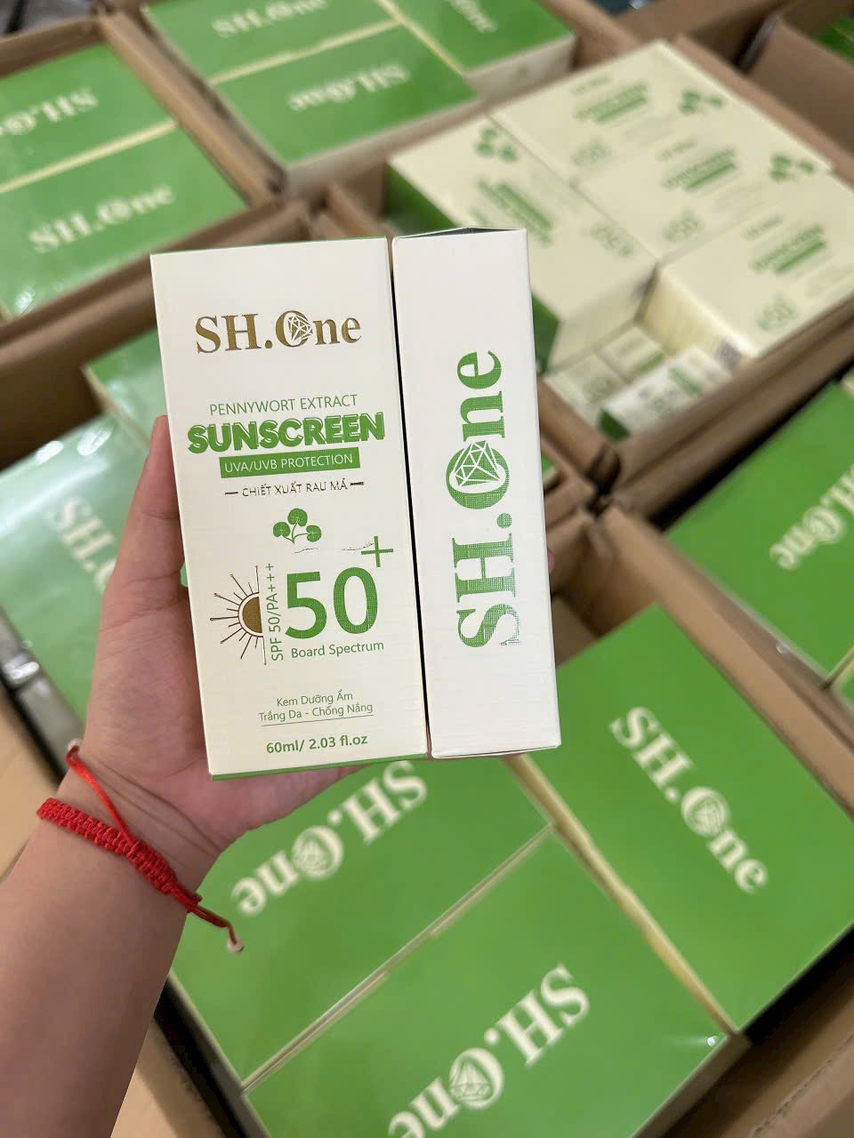 24692_z5639289792312-1b7d532ef3b707c233d721adc89cbba5_20240716192017-1.jpg Kem Chống Nắng SH One Chiết Xuất Rau Má 60ml - KCNSHONE