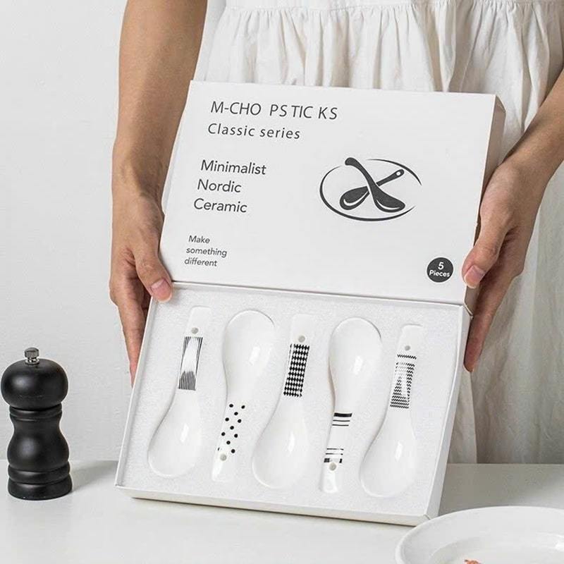 25038_vn-11134207-7r98o-lz7hbxrhpktd02_20240910112224-3.jpg Set 5 Muôi Sứ Nhật Họa Tiết Basic Đen Trắng 14cmx4,4cm - S5MSN01