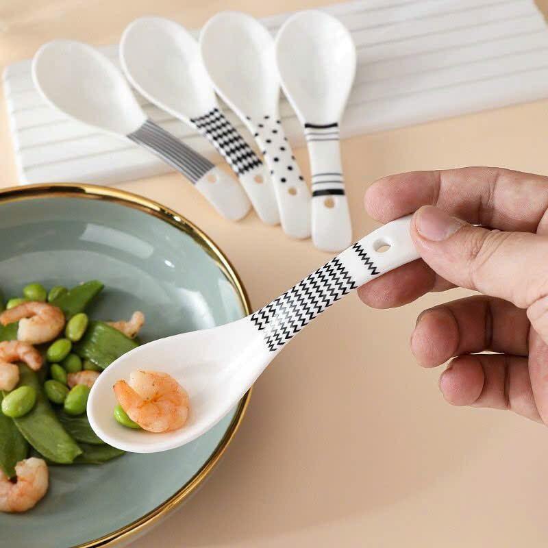 Chỗ sỉ set 5 Muôi Sứ Nhật Họa Tiết Basic Đen Trắng 14cmx4,4cm 7 Chỗ sỉ set 5 Muôi Sứ Nhật Họa Tiết Basic Đen Trắng 14cmx4,4cm