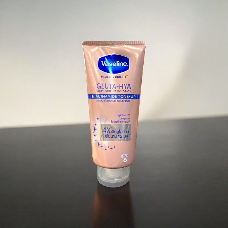 25299_vaseline-4x-phu-photoroom_20240927114347-1.jpg Sữa Dưỡng Thể Vaseline 4X Gluta-Hya Niacinamide Tone Up 300ml (Hàng nhập khẩu có tem phụ) - 8851932439923