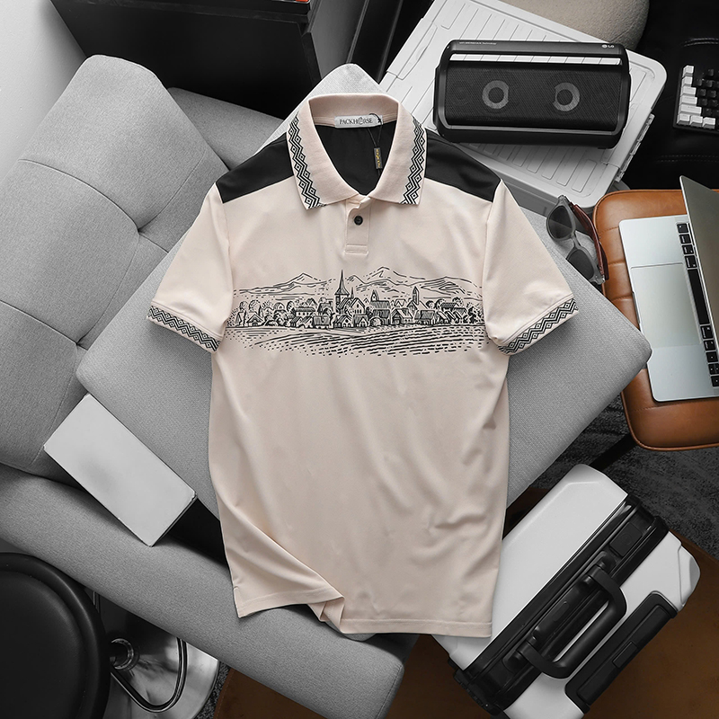 25466_z5932208803866-6deb9f6e45f747711f41d84cbabcb493_20241018094849-12.jpg Áo Thun Nam Cổ Bẻ Pack Horse Họa Tiết Ngôi Làng Cổ Điển (Có Size 3x) - CS234