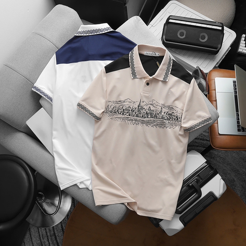 25466_z5932208812238-82fdd991f6143c1e9558a68d0197105c_20241018094849-12.jpg Áo Thun Nam Cổ Bẻ Pack Horse Họa Tiết Ngôi Làng Cổ Điển (Có Size 3x) - CS234