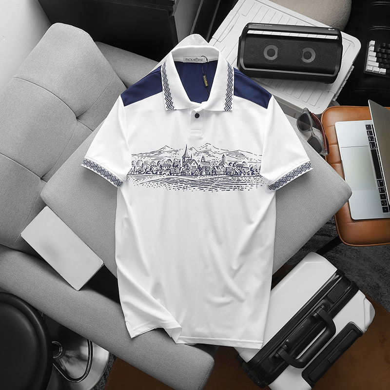 25466_z5932208843737-79339646afa65b12e031109aaa939d5a_20241018094850-12.jpg Áo Thun Nam Cổ Bẻ Pack Horse Họa Tiết Ngôi Làng Cổ Điển (Có Size 3x) - CS234