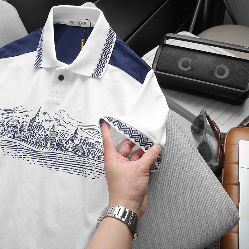 25466_z5932208869305-9aa0a15df57ac094a41145932d4aec2c_20241018094850-12.jpg Áo Thun Nam Cổ Bẻ Pack Horse Họa Tiết Ngôi Làng Cổ Điển (Có Size 3x) - CS234