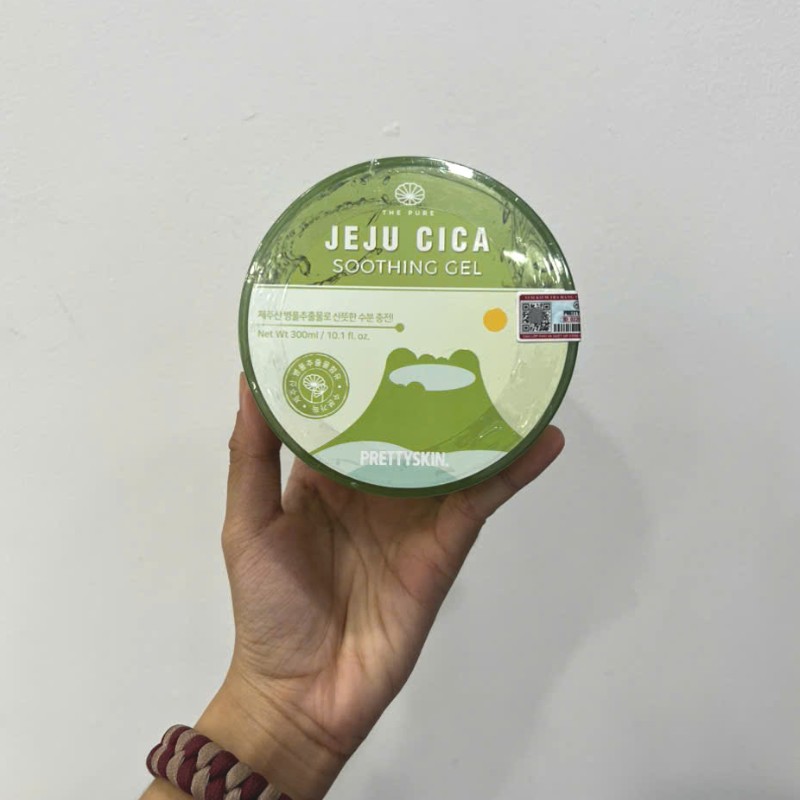 25601_z5997526384530-680cfe2eed11b61452fd49244c01d493-photoroom_20241104141629-1.jpg Gel Dưỡng Da Đa Năng Prettyskin Rau Má Jeju Cica Soothing Gel 300ml - 8809733213389