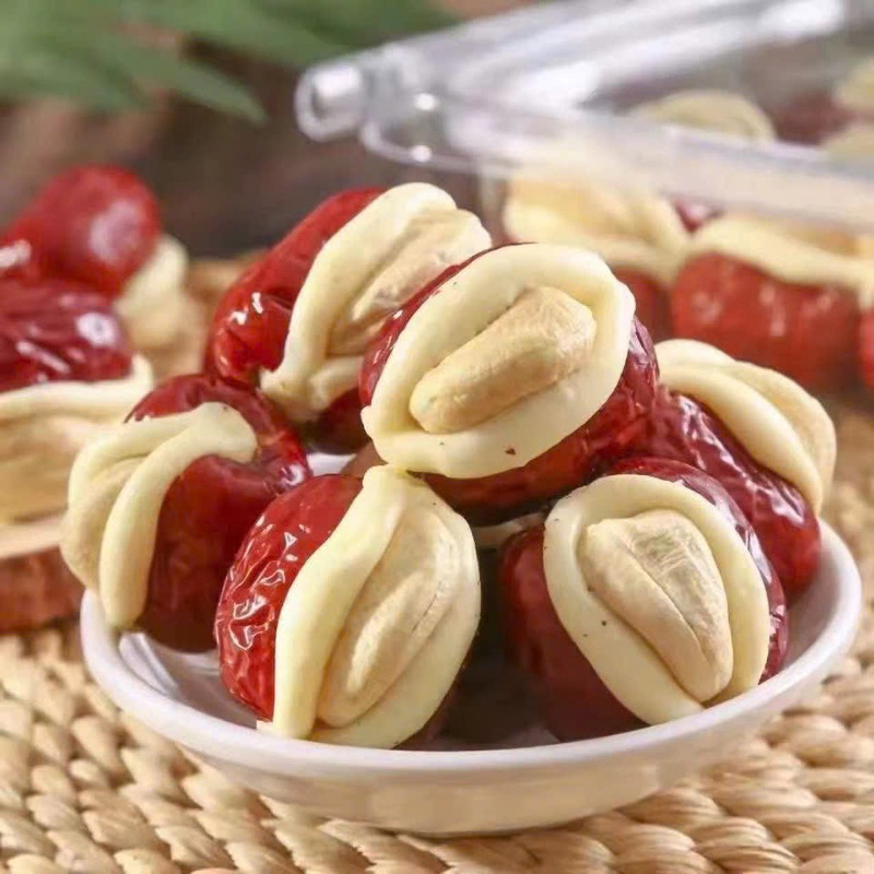 25693_vn-11134207-7ras8-m1denhlhcpy097_20241108180629-1.jpg Kẹo Táo Đỏ Kẹp Sữa Lạc Đà Nhân Hạt Điều Paofu 300g - 6971153692821