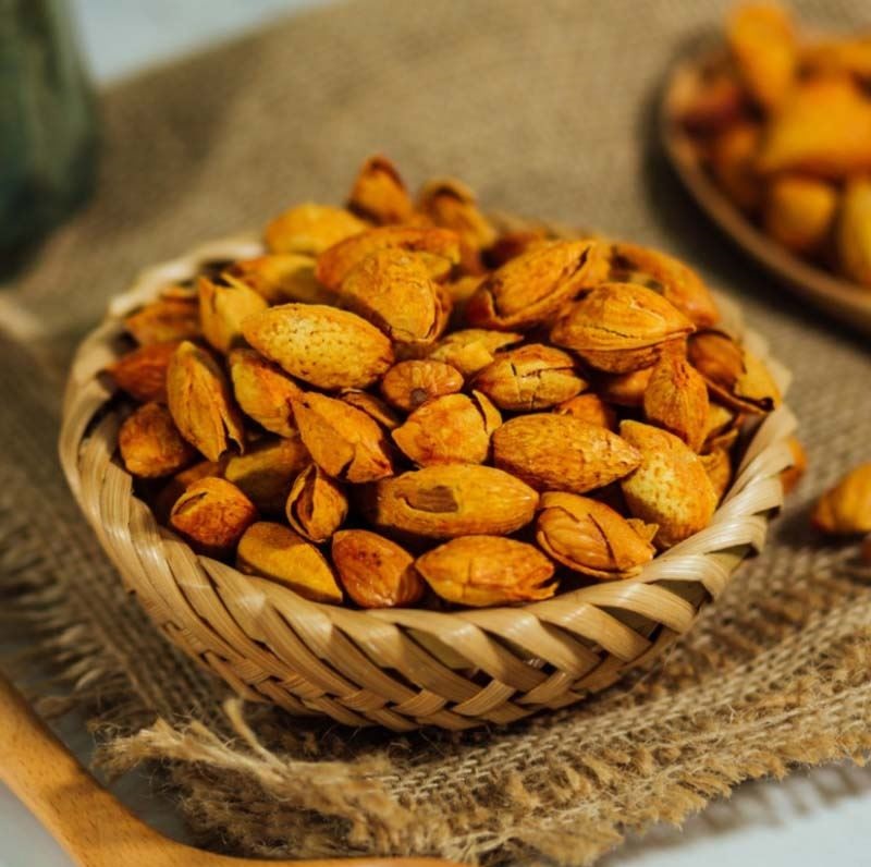 25737_hat-hanh-nhan-rang-bo-8_20241112181210-5.jpg Hộp Hạnh Nhân Rang Bơ Hộp Vuông Tròn 500G Hộp Quà Tết 2026 - HHNRBHCN500