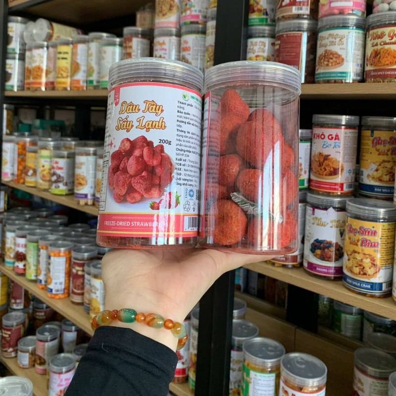 25837_116_20251203171653-2.png Dâu Tây Sấy Thăng Hoa Thơm Ngon 200g hộp - 8936208936877