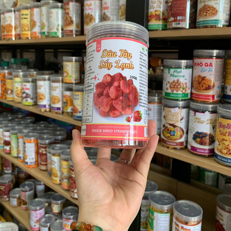 25837_117_20251203171654-2.png Dâu Tây Sấy Thăng Hoa Thơm Ngon 200g hộp - 8936208936877