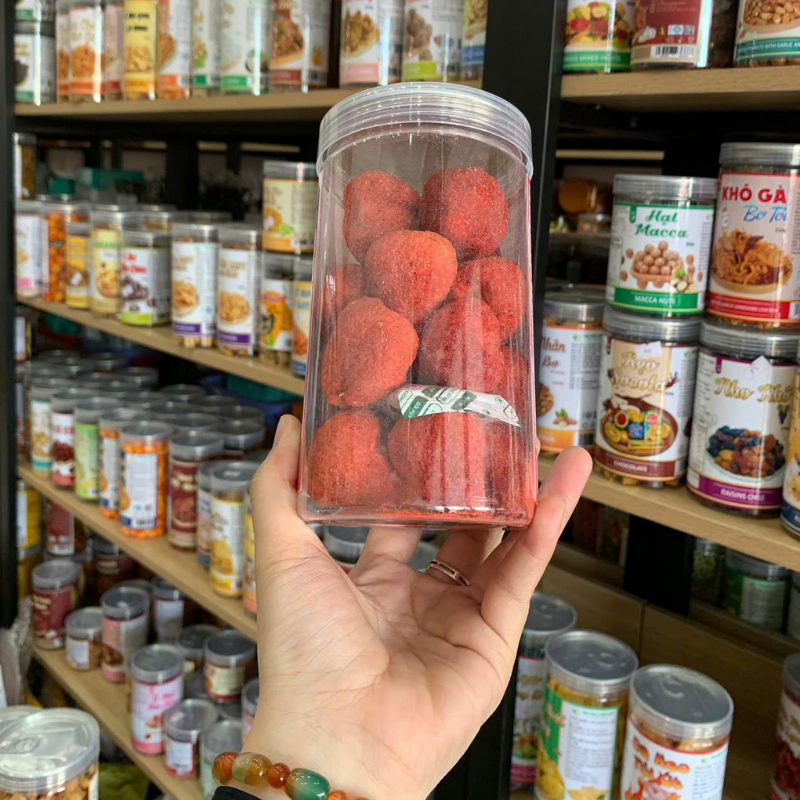 Dâu Tây Sấy Thăng Hoa Thơm Ngon 200g hộp 9 Dâu Tây Sấy Thăng Hoa Thơm Ngon 200g hộp