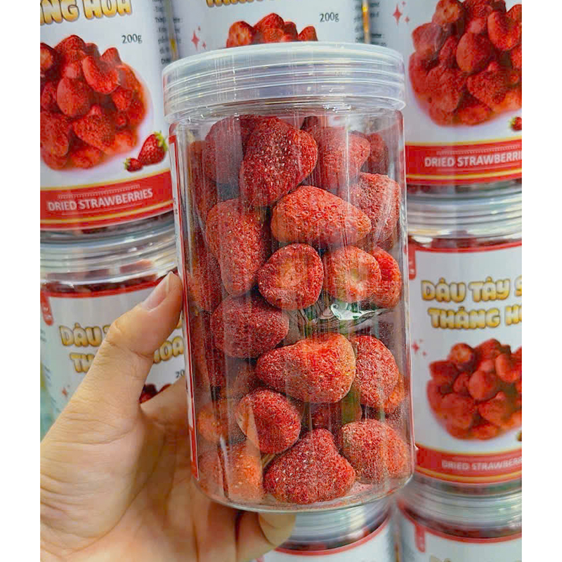 25837_25837-z6081405008155-2a4755bb50399a4e2c0cd555b4e8ee09-20241129175858_20241209112122.jpg Dâu Tây Sấy Thăng Hoa Thơm Ngon 200g - 8936208936877