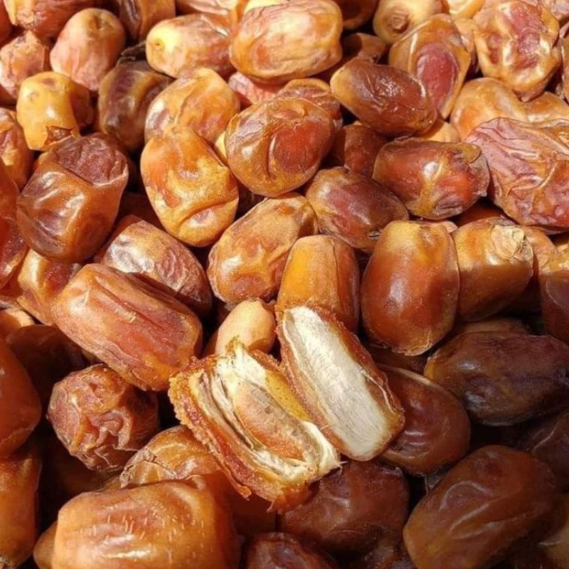 25867_z6121864545640-22a5d77a3cecac207657874e0882f89b-photoroom-photoroom-2_20241213145512-3.png Chà Là Sấy Dẻo Thơm Ngon 400g Hộp - CLSD400