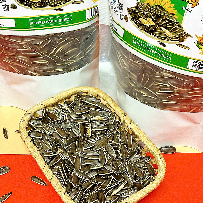 25868_z6125810314568-01db75c375a388d1eba6846032cbc70b_20241214151722-1.jpg Hạt Hướng Dương Túi Zip Trắng Sữa 350g - HHDTZ350