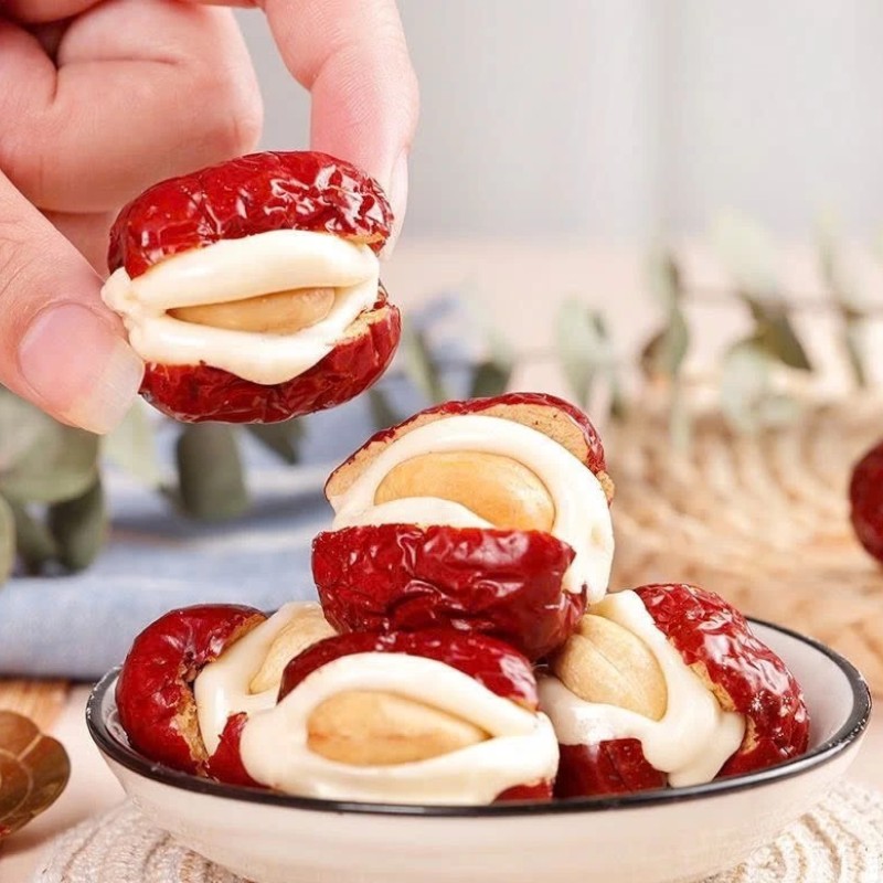 25878_z6129056918245-f74daf902caf0b9985bd8e91484c879d-photoroom-11_20241214162434-1.jpg Táo Đỏ Kẹp Hạt Điều Túi Zip 300g - TDKHDTZ300