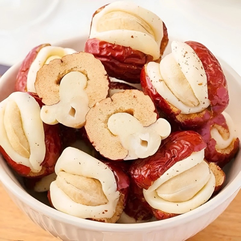 25878_z6129056918245-f74daf902caf0b9985bd8e91484c879d-photoroom-12_20241214162434-2.jpg Táo Đỏ Kẹp Hạt Điều Túi Zip 300g - TDKHDTZ300