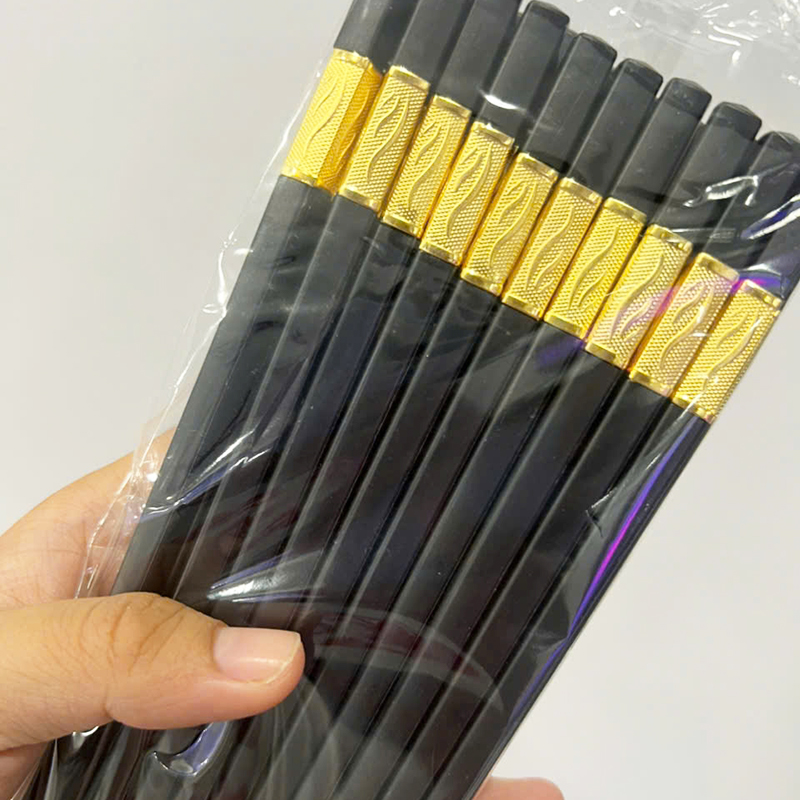 25912_z6174676960977-46775f50a0cd423aa7799815d4b1094d_20241228172614-2.jpg Bộ 10 Đôi Đũa Mạ Vàng Chống Trượt 24cm - DHKMV02