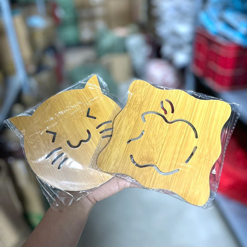 26138_z6390229751800-6f9c26705a93f00a72a12784e7ab75c9_20250315120814-2.jpg Combo 2 Miếng Lót Nồi Gỗ Cao Cấp - Đế Lót Nồi 14.5cm - MLNBG01