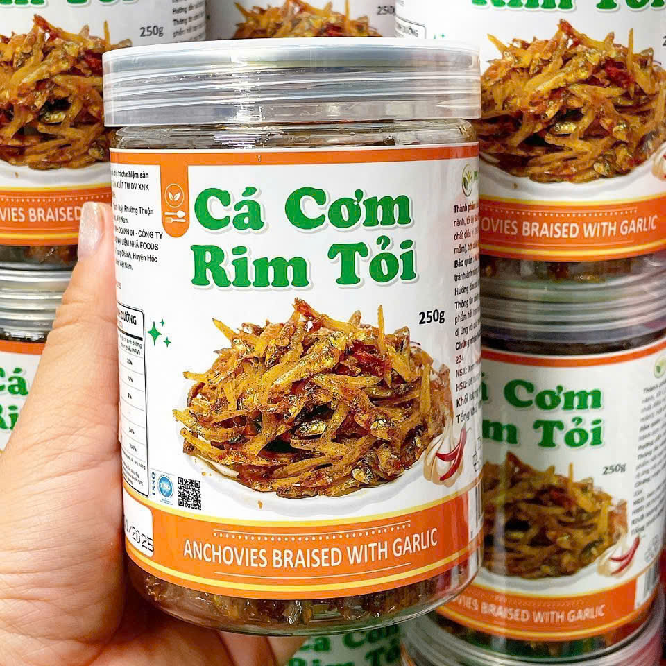 26229_z7198038399369-e8071c75c325e80132f4c55598df4c58_20251110173908-2.png Cá Cơm Rim Tỏi Thơm Ngon 250g Hộp - CCRT250G