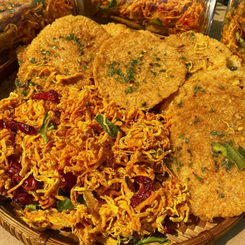 26377_7_20250510121206-5.png Cơm Cháy Khô Gà Thơm Ngon Hộp 500g - CCKGH500G