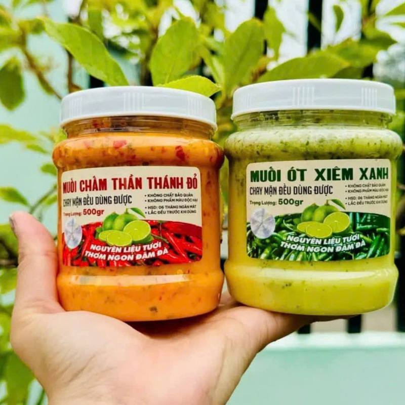 Set 2 Hộp Muối Chấm Thơm Ngon 500g - Muối Chấm Thần Thánh Đỏ & Muối Ớt Xiêm Xanh 6 Set 2 Hộp Muối Chấm Thơm Ngon 500g - Muối Chấm Thần Thánh Đỏ & Muối Ớt Xiêm Xanh