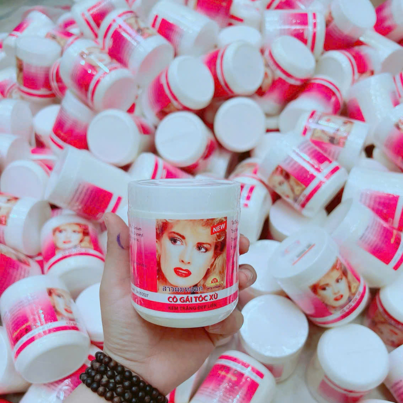 26498_3_20250723105030-2.png Kem Body Kích Trắng Cô Gái Tóc Xù 200g - Hỗ Trợ Cấp Ẩm Dưỡng Sáng Da Mịn Màng - KBCGTX200G