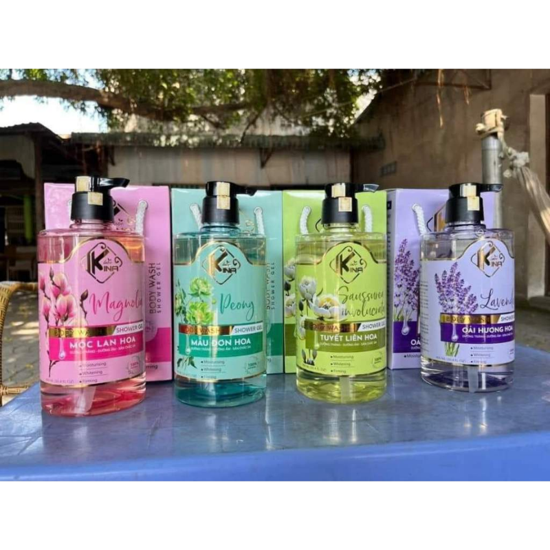 26499_27_20250723110952-4.png Sữa Tắm Kina Hương Nước Hoa Oải Hương 900ml - Hỗ Trợ Cấp Ẩm Dưỡng Sáng Da Mịn Màng - Tặng Kèm 1 Bông Tắm - 8938527651264