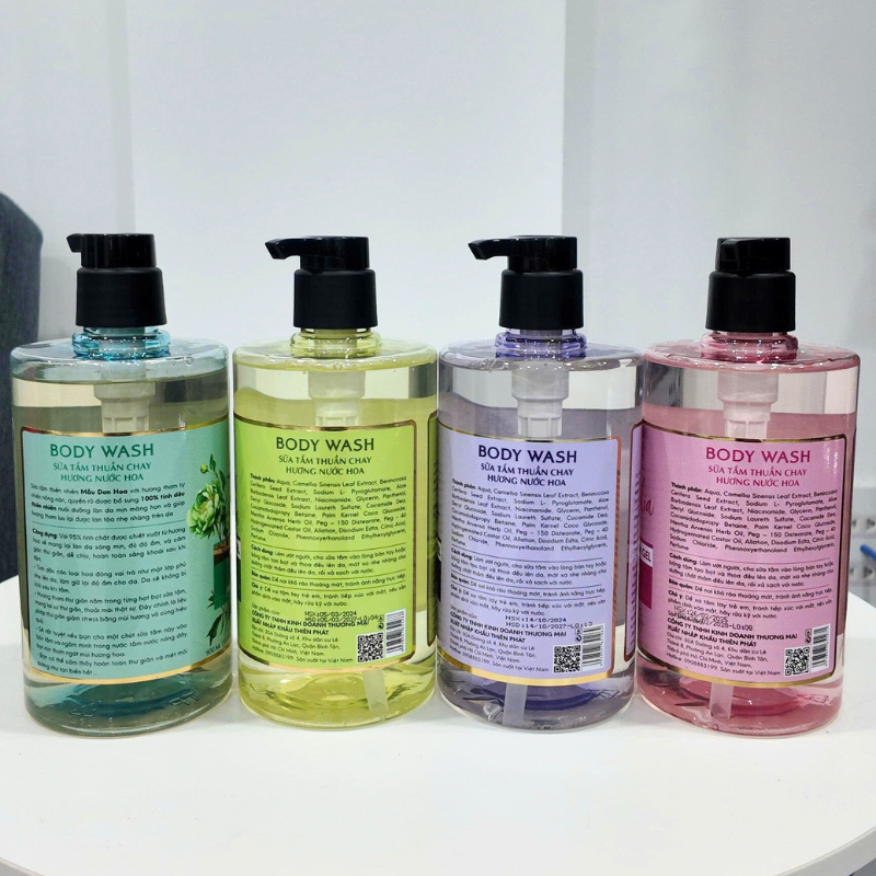 26499_33_20250729093723-3.png Sữa Tắm Kina Hương Nước Hoa Oải Hương 900ml - Hỗ Trợ Cấp Ẩm Dưỡng Sáng Da Mịn Màng - Tặng Kèm 1 Bông Tắm - 8938527651264